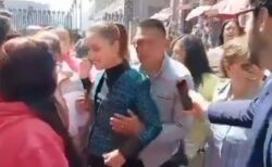 メキシコの女性大統領、路上で男に胸を触られる【動画】