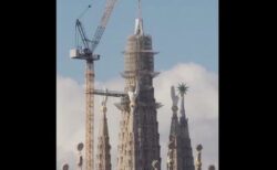 「サグラダ・ファミリア」の頂上に十字架の土台を設置、世界一高い教会となる