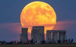 ルーブル美術館の窃盗事件を受け、英の「ストーンヘンジ」で警戒が強まる