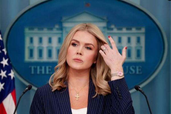 ホワイトハウス・リービット報道官の関係者を、ICEが拘束