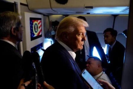 トランプ大統領の支持率は37%、過去最低水準に落ち込む