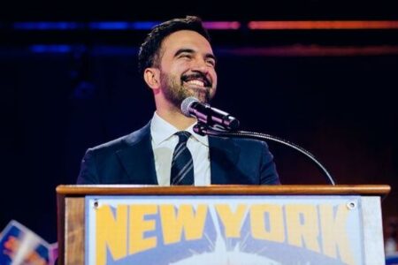 NY市長選、インド系・イスラム教徒のゾーラン・マムダニ氏が圧勝