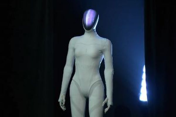 中国企業が、新たなヒューマノイドロボット「IRON」を開発【動画】