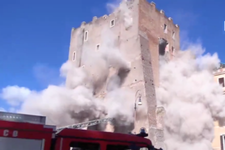 ローマの遺跡が修復中に崩れ始め、作業員が死亡【映像】