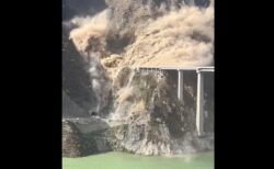 高さ172mの中国の橋が地滑りで崩壊、狂ったような映像が凄まじい