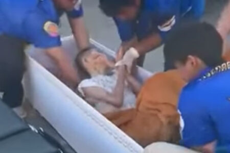 死んだはずのタイの女性、火葬寸前に棺の中からノックする