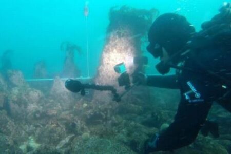 フランス沖の海底で、紀元前5000年頃の巨大な壁を発見