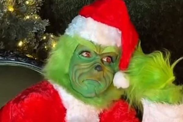 あのセリーヌ・ディオンが、クリスマスに「グリンチ」に変身【動画】