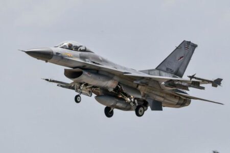 タイ軍がカンボジアを空爆、国境付近の複数の軍事目標を攻撃