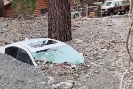 カリフォルニア州が豪雨に見舞われ、多数の鉄砲水が発生