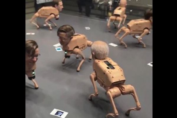 マスクやザッカーバーグの顔をした犬型ロボット、アーティストが制作