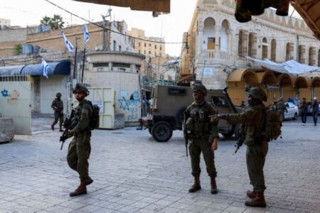 イスラエル軍がヨルダン川西岸地区で2人の若者を射殺、ガザ地区でも攻撃