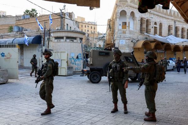 イスラエル軍がヨルダン川西岸地区で2人の若者を射殺、ガザ地区でも攻撃