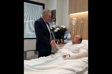 【豪銃乱射事件】アルバニージー首相が、犯人から銃を奪った男性を見舞う