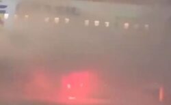旅客機の付近で火災が発生、炎が迫る中、乗客が避難【動画】