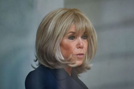 マクロン大統領夫人がフェミニストに対して差別的な発言、批判を浴びる