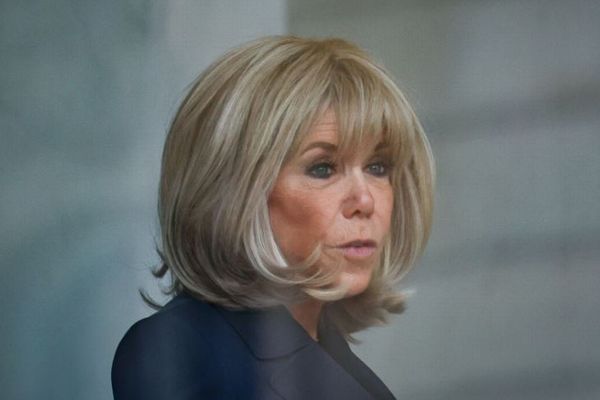 マクロン大統領夫人がフェミニストに対して差別的な発言、批判を浴びる