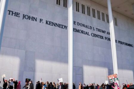 「ケネディ・センター」の改名に多数のアーティストが反対を表明、公演をキャンセル