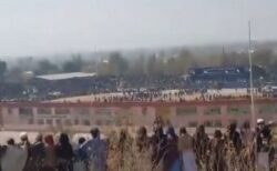 アフガンで公開処刑、13歳の少年が家族を殺した犯人を射殺