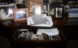 エプスタイン・ファイルからトランプ氏の写真を削除、猛烈な批判と激しい怒り