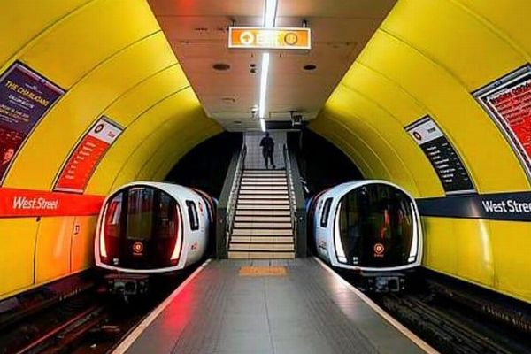 スコットランドの地下鉄で、来年から列車の自動運転を開始