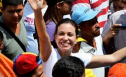 ノーベル平和賞受賞者のマチャド氏が所在不明、記者会見も中止に