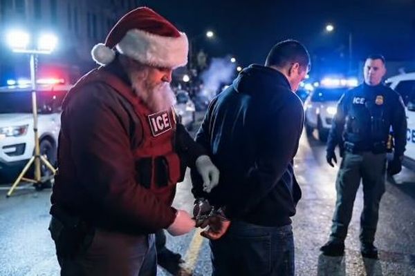 サンタになった移民関税執行局の職員…奇妙なAI動画を公開