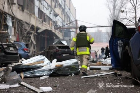 ロシア軍のミサイル攻撃により、ウクライナ中部で4人が死亡、27人が負傷