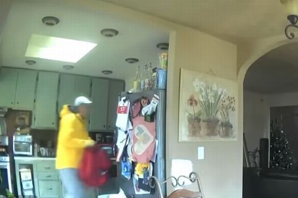 リアル『ホームアローン』、少年が1人で自宅にいる時に強盗犯が侵入