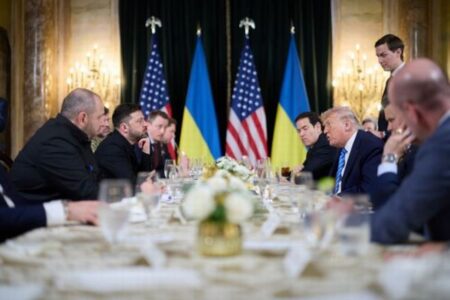 トランプ大統領とゼレンスキー大統領がフロリダ州で会談、和平案を協議