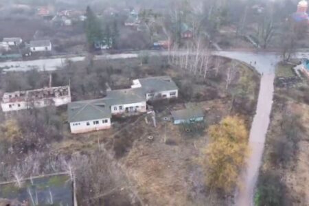 ロシア軍が国境を越え、ウクライナ北東部の住民50人を拉致