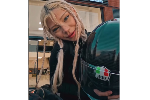 イランの19歳女性インフルエンサー、デモ弾圧中に射殺か 家族に当局の圧力も