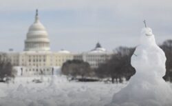 アメリカを襲った冬の嵐で42人が死亡、80万世帯が停電に見舞われる
