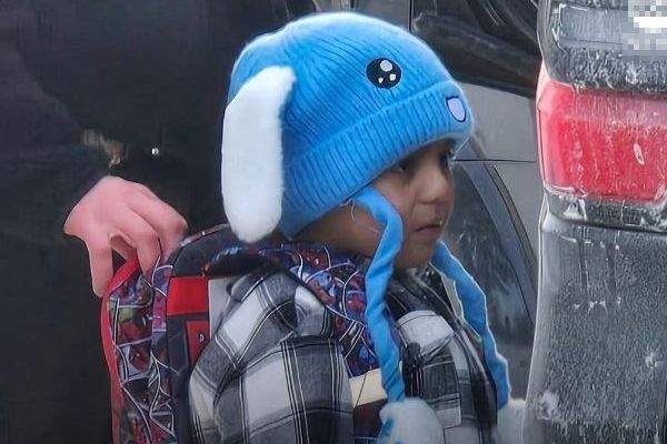 ミネソタ州でICEが5歳の少年を拘束、難民申請中の父親も逮捕