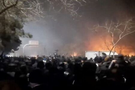 トランプ大統領がイランへの攻撃を検討、抗議デモで死者が500人以上か？