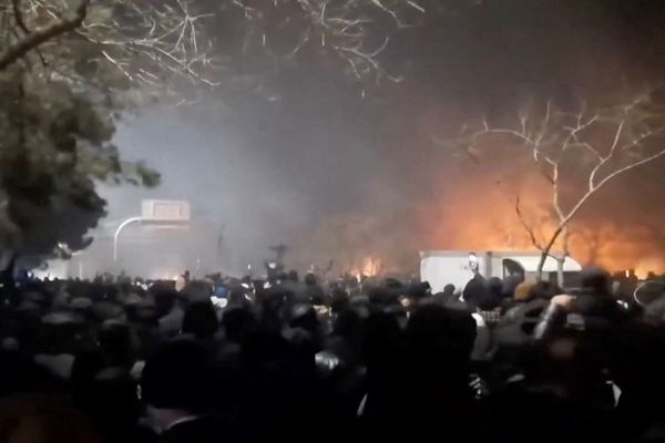 トランプ大統領がイランへの攻撃を検討、抗議デモで死者が500人以上か？