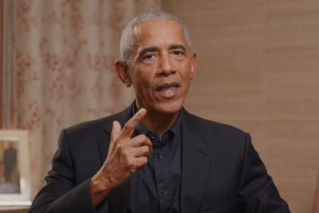 オバマ元大統領がミネアポリスでの男性射殺事件に言及、移民捜査官を非難