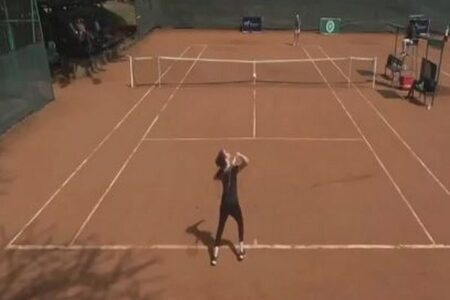 プロの女子テニス選手、3ポイントしか取れずに敗退