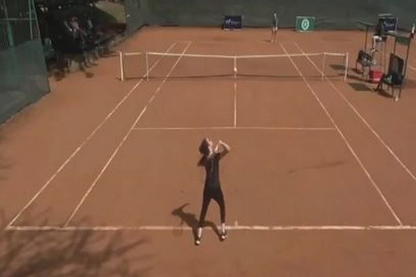 プロの女子テニス選手、3ポイントしか取れずに敗退