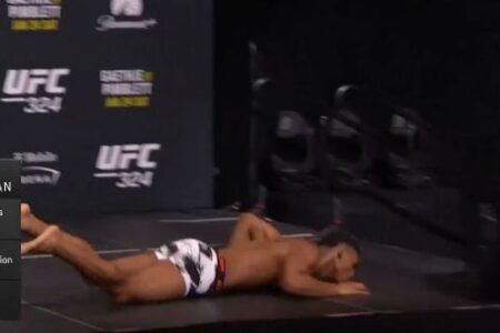 総合格闘技の選手、計量後にステージの上で意識を失い、激しく倒れる【動画】