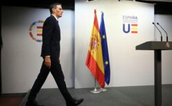 スペイン政府、国内にいる50万人の移民を合法化する計画を発表