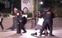 ICEの職員が抗議デモの参加者に発砲、男性が片目を失明