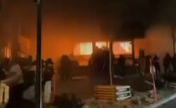 スイスのバーで新年の夜に爆発、火災により数十人が死亡か