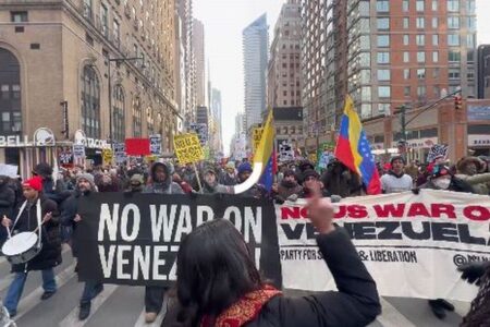 米国内でもベネズエラへの軍事介入に反対する声、各都市で抗議デモ