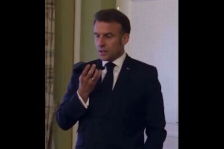 ウクライナ和平を巡る、マクロン氏とトランプ氏の電話の様子を公開