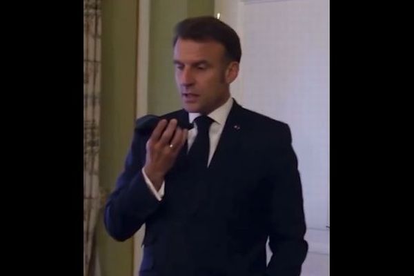 ウクライナ和平を巡る、マクロン氏とトランプ氏の電話の様子を公開