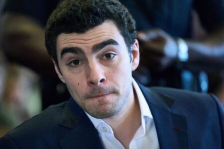 FBIの捜査官に成りすました男、保険会社CEOの殺人犯を脱獄させようとする