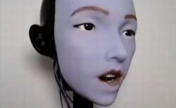 科学者らが、人間と同じように口を動かせるロボットを開発