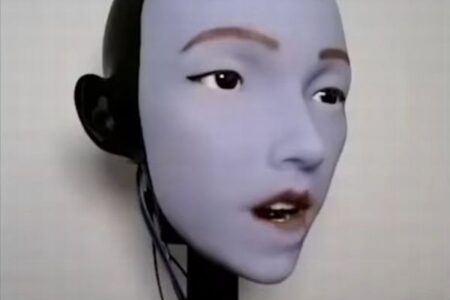 科学者らが、人間と同じように口を動かせるロボットを開発