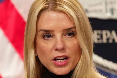 米司法省、全てのエプスタイン・ファイルを公開したと主張、議員らは不十分と批判